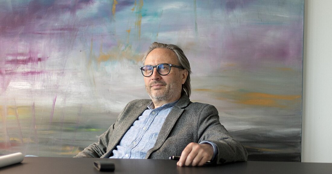 Wie wird Architektur zum Baustein, um innovativ in die Zukunft zu schauen? Susanne Karr traf Helmut Poppe zum Interview.