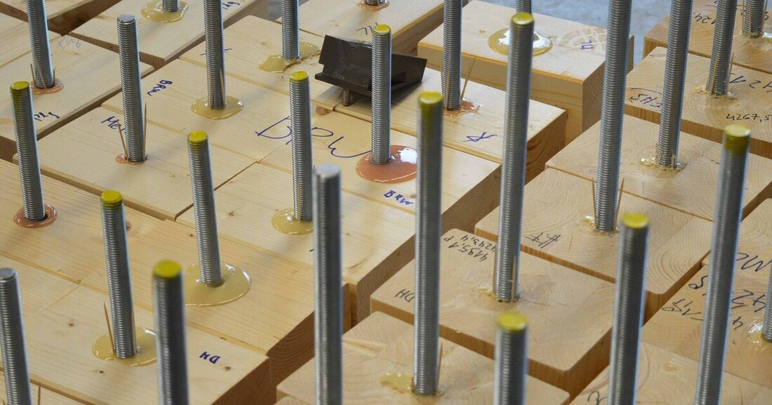 Die Holzforschung Austria bietet im September Spezialwissen zum Thema Kleben im Holzbau.