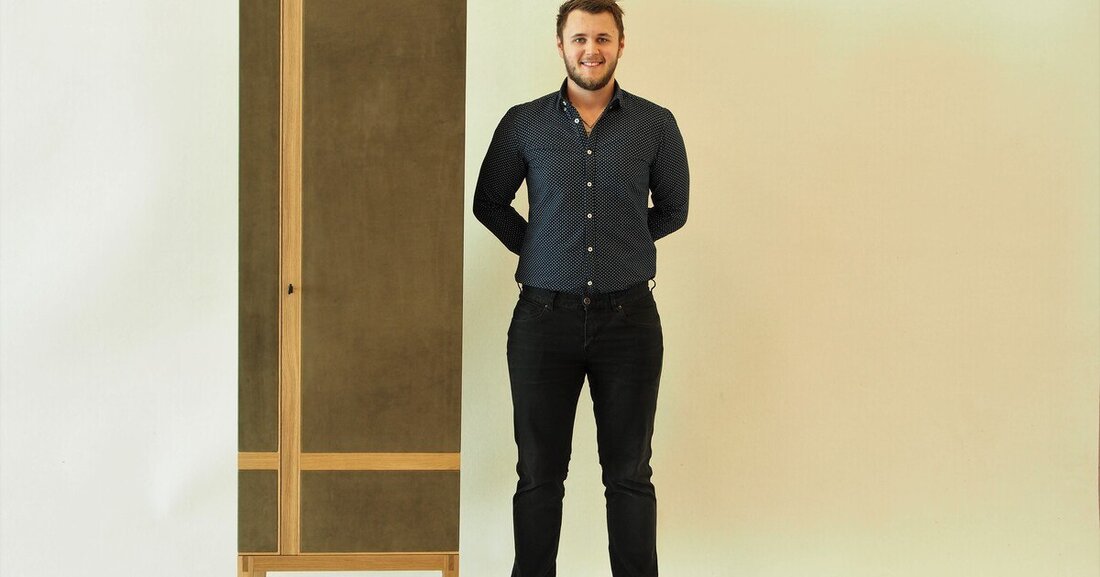 Für seine Leidenschaft zur Jagd hat Martin Kröll einen Gewehrschrank kreiert.