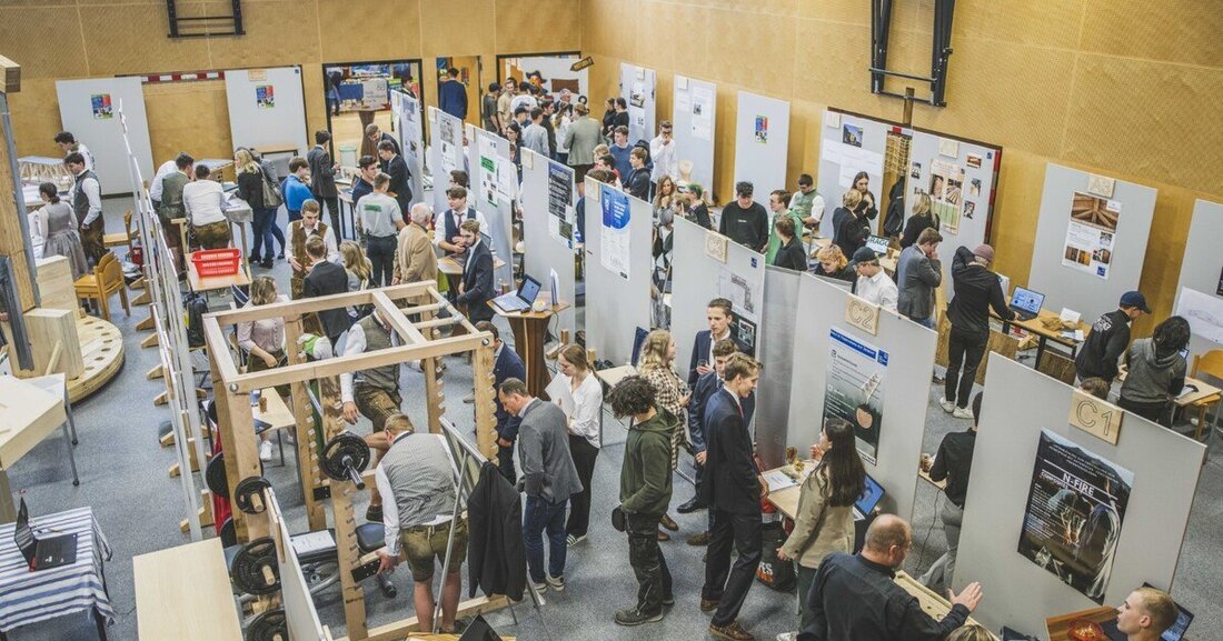 Beim "HTK-Award" wurden am Holztechnikum Kuchl die Abschlussprojekte präsentiert und prämiert.