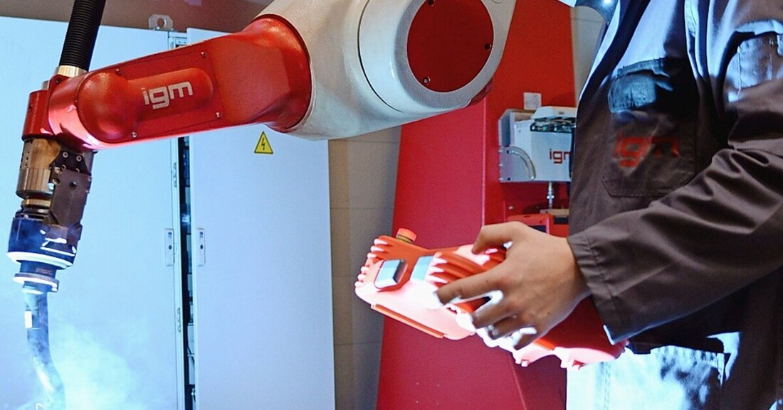 Roboterhersteller igm und Automatisierungsspezialist Keba kooperieren bei Steuerungs- und Sicherheitstechnik.