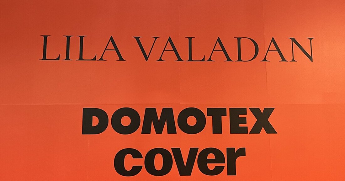 Auf der Domotex 2024 konnten die Besucher dank einer umfangreichen Schau von Lila Valadan mit insgesamt elf faszinierenden Räumen in eine Grenzerfahrung zwischen Tag und Traum eintauchen.