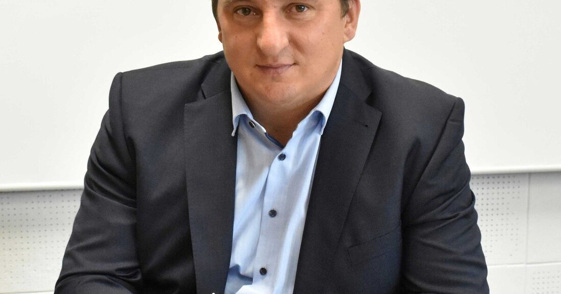 Im Interview erörtert Marketing- und Vertriebsleiter Michael Foisel, wie Swisspearl die aktuelle Krise am Bau meistert.