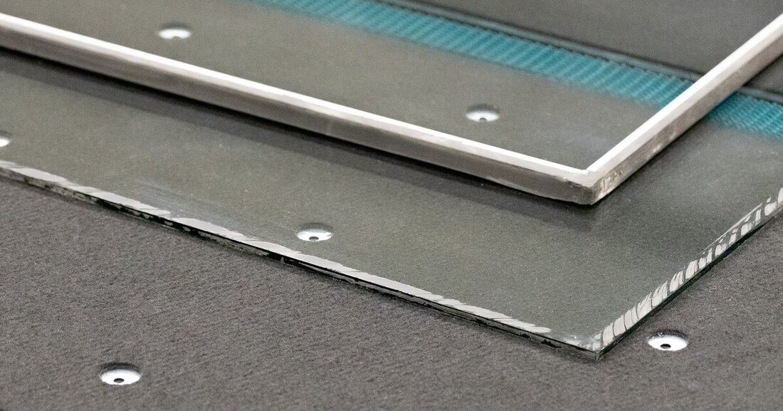 Mit "IG2Pieces"-Anlagentechnik hat Hegla eine Lösung entwickelt, die Isoliergläser automatisiert trennen kann.