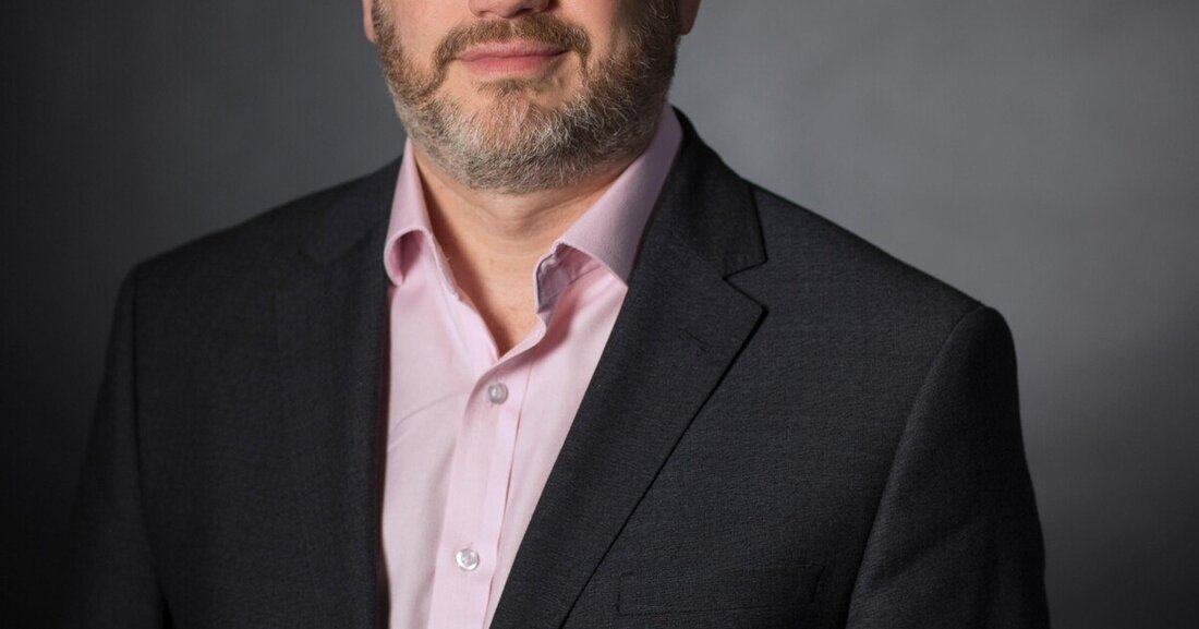 Andrew Leach tritt als neuer CEO in die Geschäftsführung der Kalzip GmbH ein.