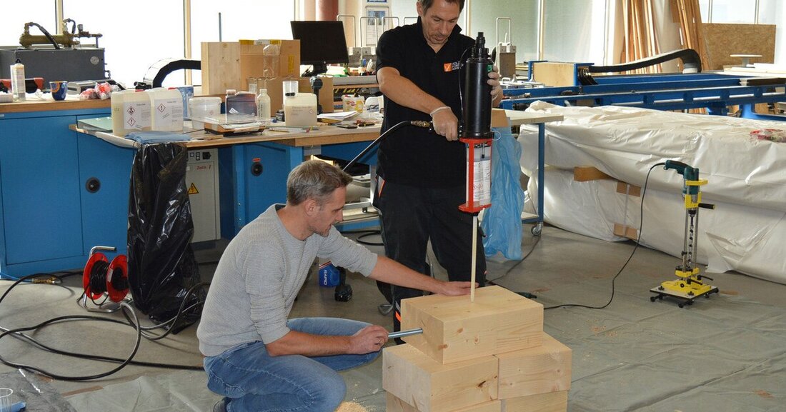 Sonderverklebungen in Theorie und Praxis standen am Programm der Kooperationskurse "Kleben im Holzbau".