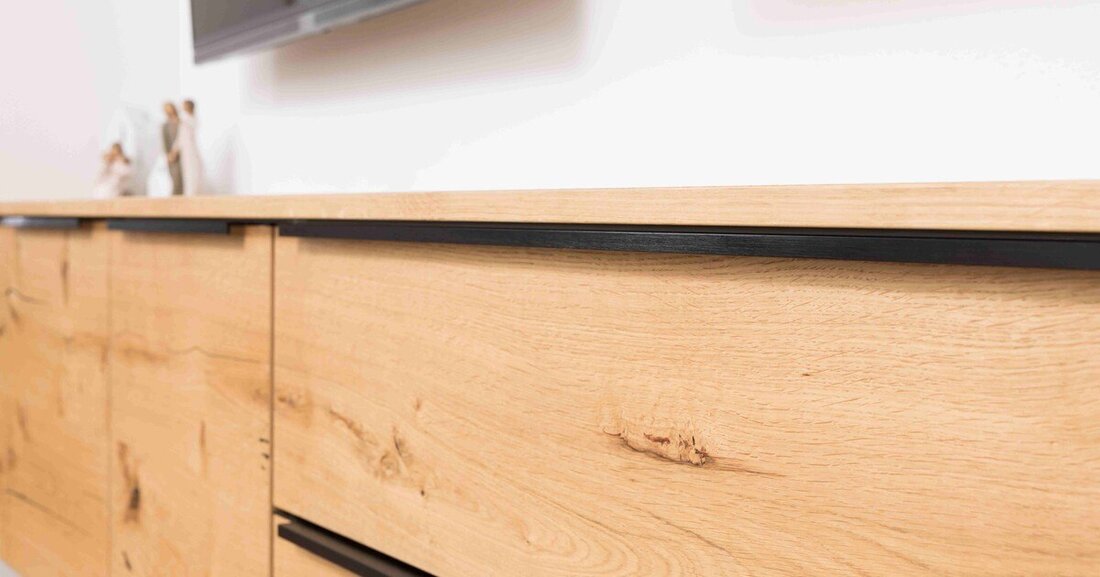 Mit Massivholz lassen sich die unterschiedlichsten Wohnstile nachhaltig umsetzen.