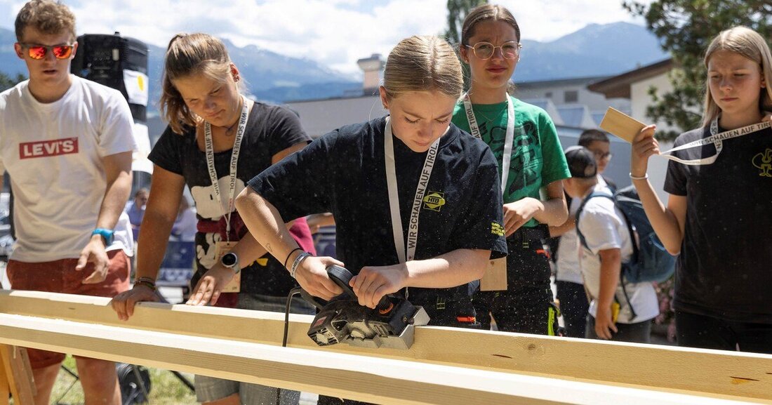 Bei der Holzolympiade stellten Schüler*innen ihr Wissen und ihre Geschicklichkeit rund um den Werkstoff Holz unter Beweis.