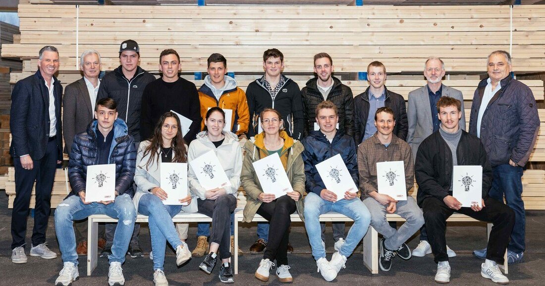 Am 14. April 2023 trafen sich die Vorarlberger Tischler*innen und Holzgestalter*innen zur Fachgruppentagung in Reuthe.