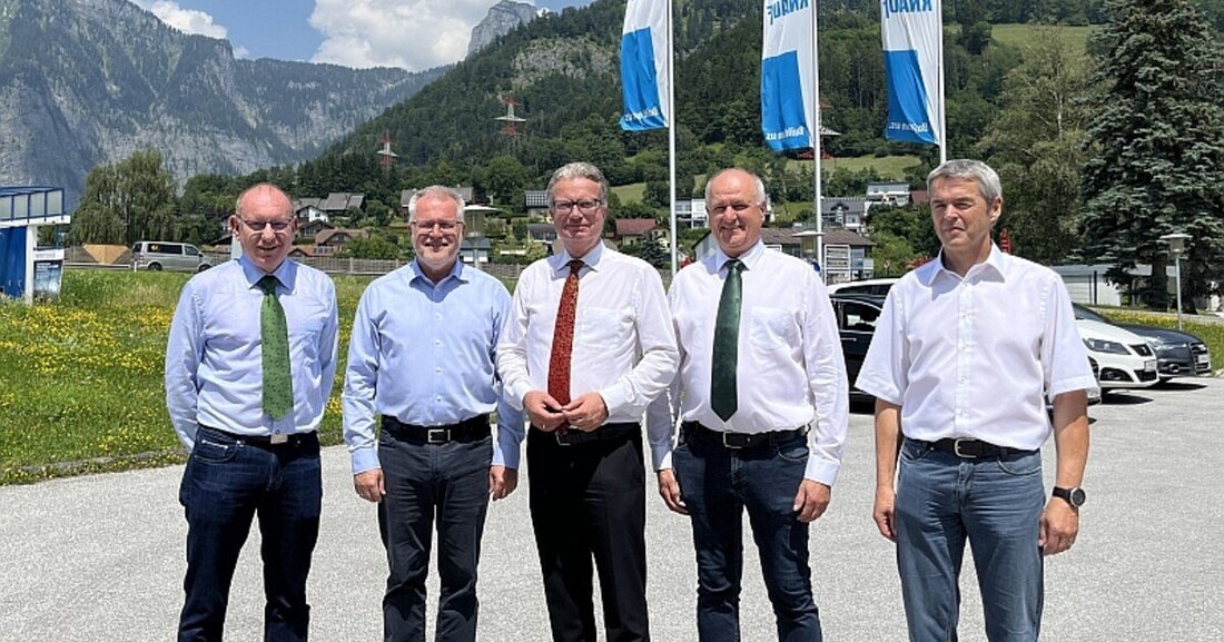 Landeshauptmann Christopher Drexler machte Halt beim Spezialisten für Trockenbau-Systeme Knauf in Weißenbach bei Liezen.