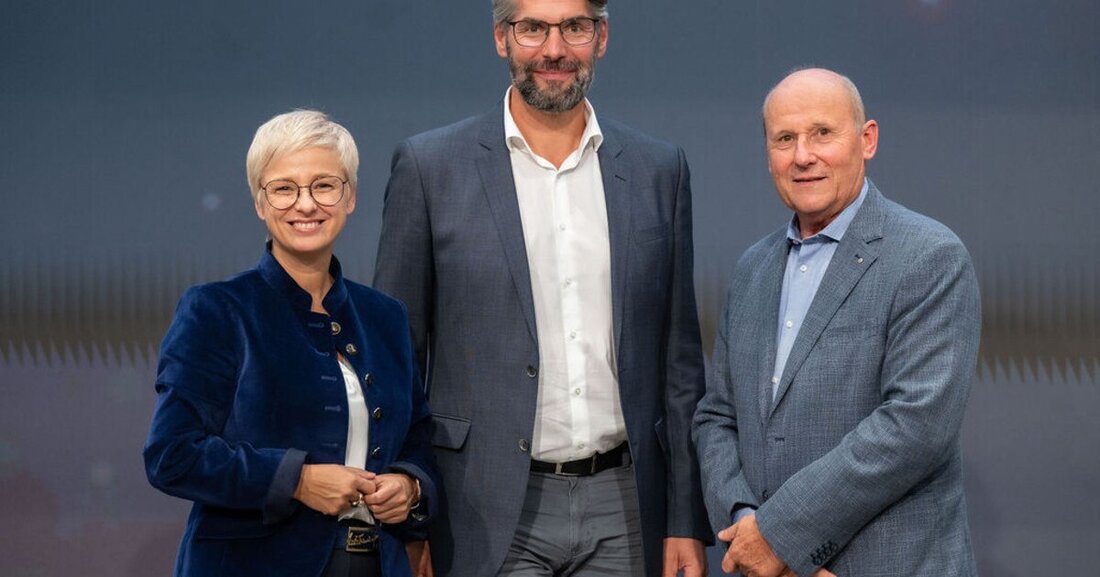 Otmar Berner übergab die Führung der Landesinnung Oberösterreich der Dachdecker, Glaser und Spengler an Jürgen Innocente.