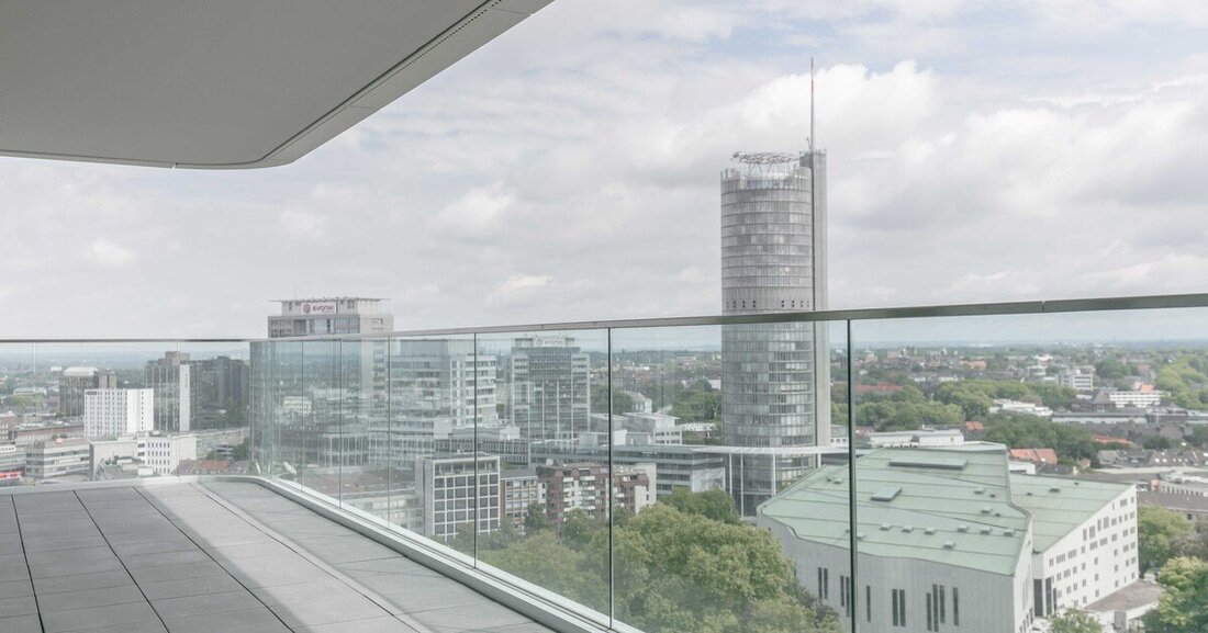 Ein wesentlicher, und oft vernachlässigter, Aspekt bei Ganzglasgeländern ist die Gebrauchstauglichkeit der Konstruktionen.