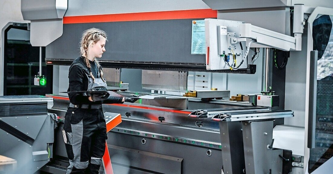 Der Vorarlberger Metallverarbeitungsbetrieb m.köb investiert in topmodernen Maschinenpark.