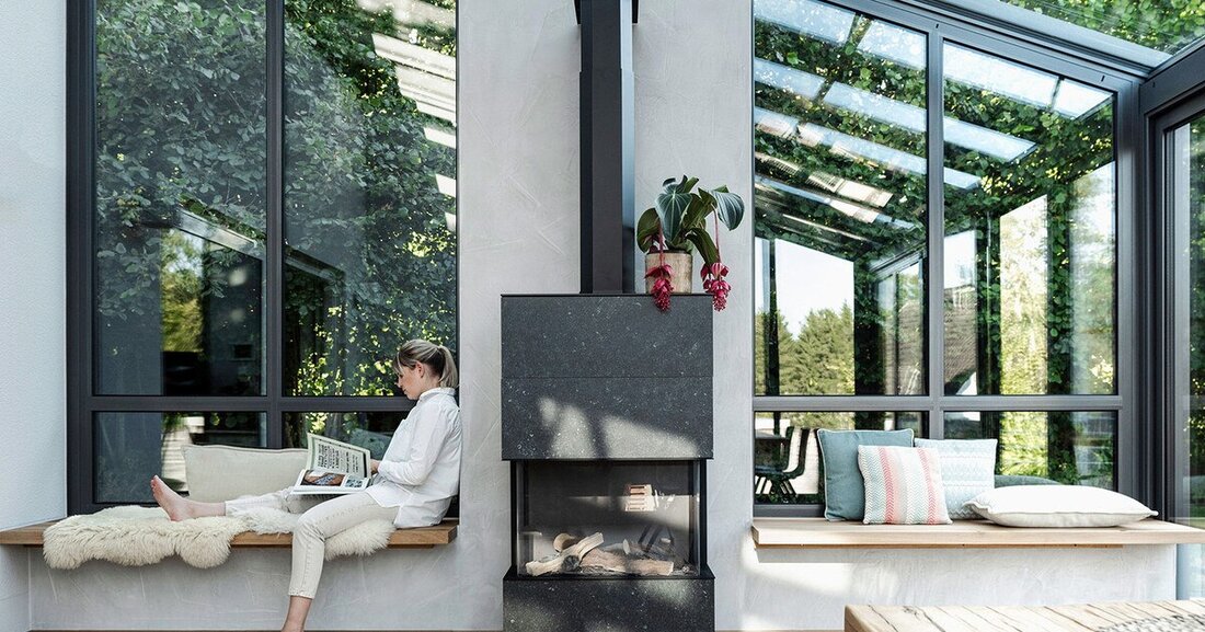 Auf der Fensterbau Frontale 2024 zeigt Solarlux Wintergärten, Glashäuser und Balkonfassaden, die individuell und projektspezifisch gefertigt werden.