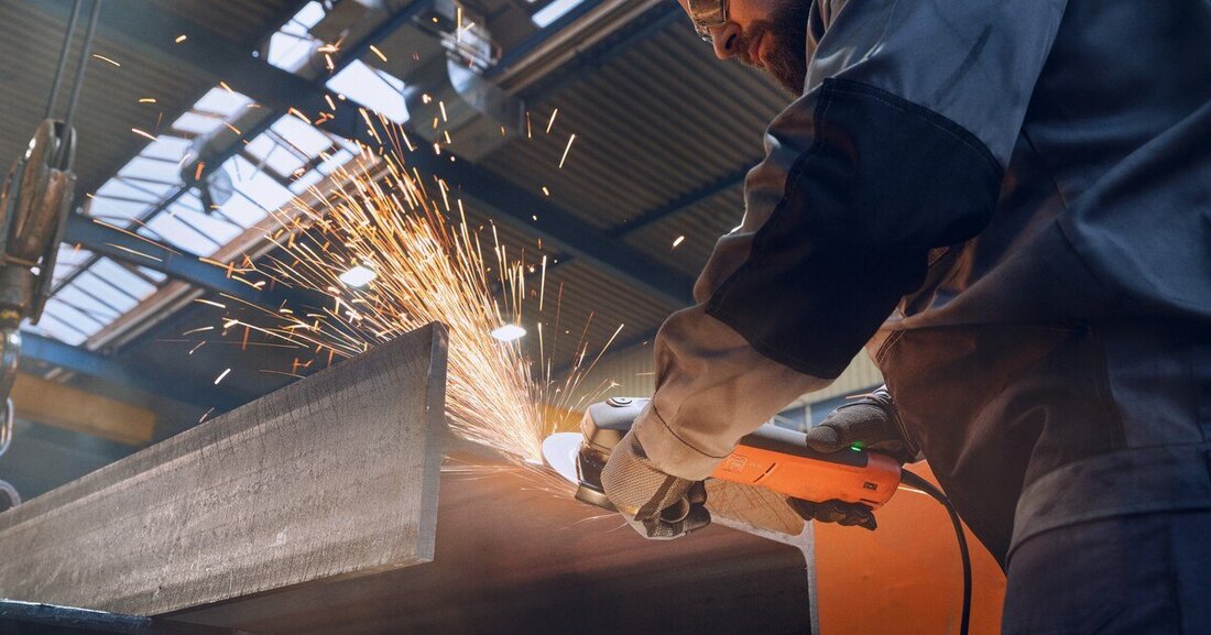 Fein präsentiert einen Compact-Winkelschleifer mit komplett gekapseltem Motor.