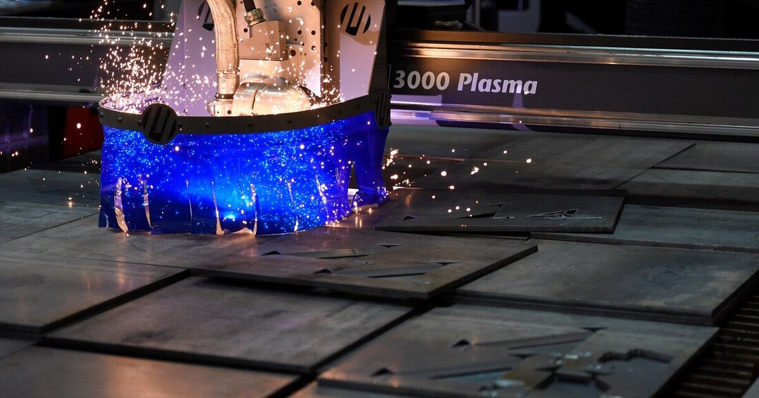 Zur Euroblech zeigen rund 1.300 Aussteller die gesamte Prozesskette der Blechbearbeitung. Schwerpunkte sind Automatisierung, Robotik sowie KI-Lösungen.