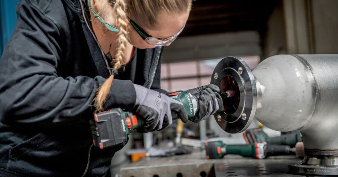 Für die Metallbearbeitung an schwer zugänglichen Stellen ist ein Geradschleifer unverzichtbar. Metabo bringt vier neue 18-Volt Akku-Geradschleifer auf den Markt.