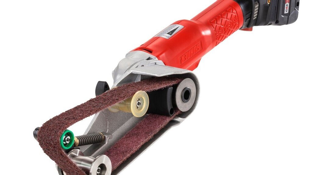Für die Metallveredelung bietet Suhner neue Geräte, die sich mit CAS-Akkus betreiben lassen.