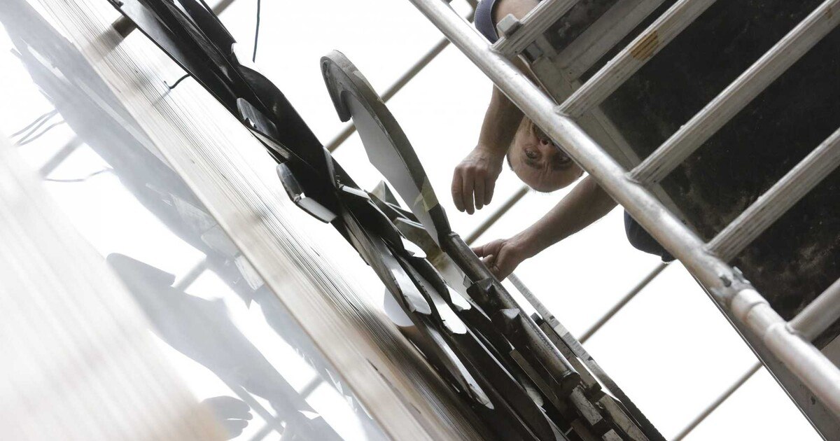 Parlament mit Adler „light“ während der Sanierungszeit