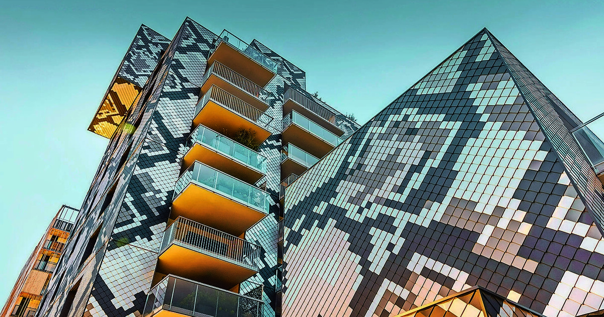 Fassade mit Schlangenoptik