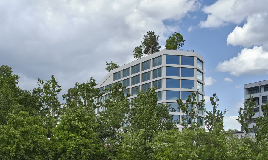 New Work hinter terrassierten Fassaden