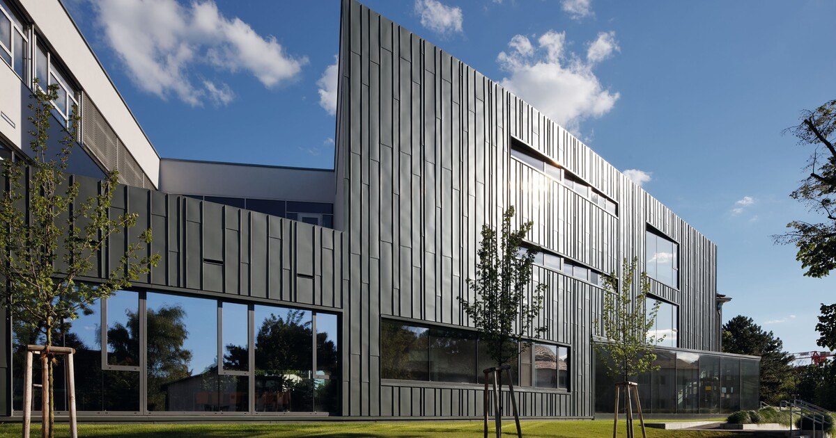 Brandschutz: Holzunterkonstruktion bei Metallfassaden