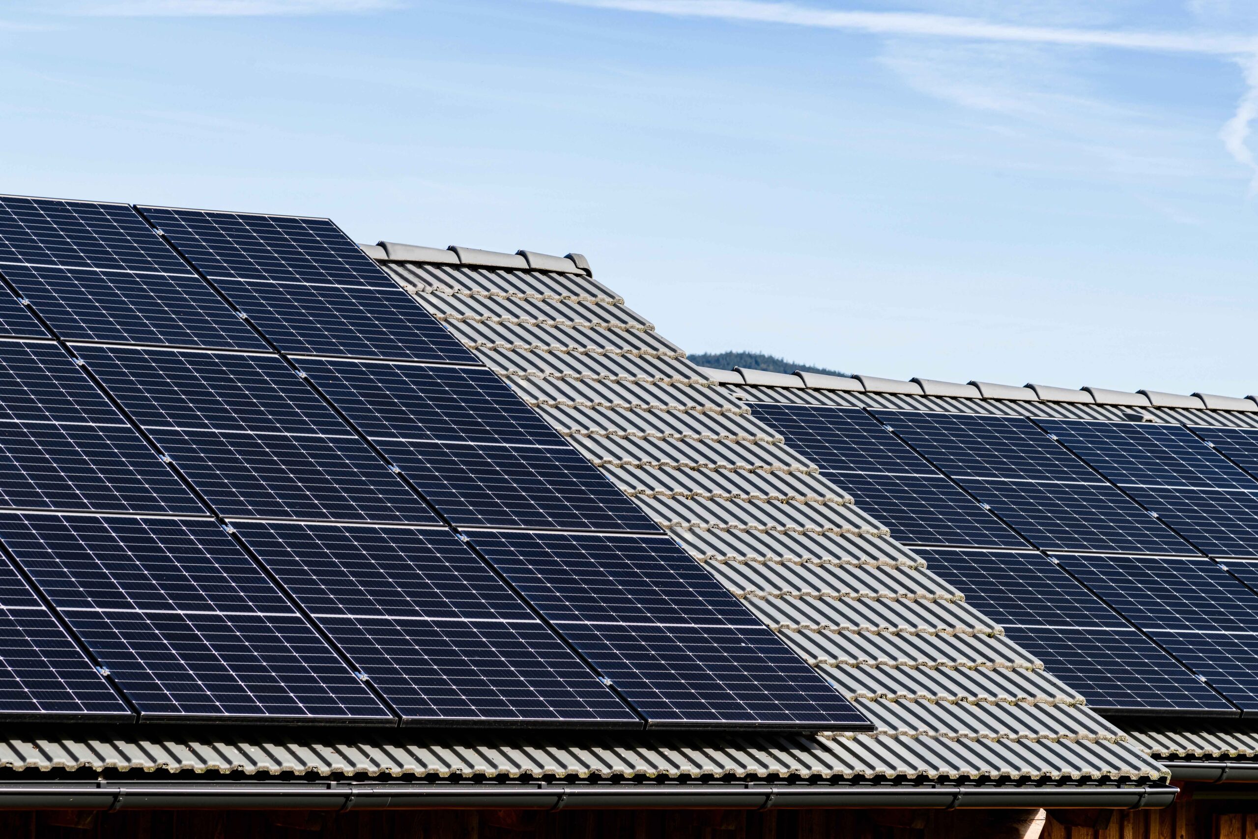 Worauf es bei der PV-Montage auf Steildächern ankommt