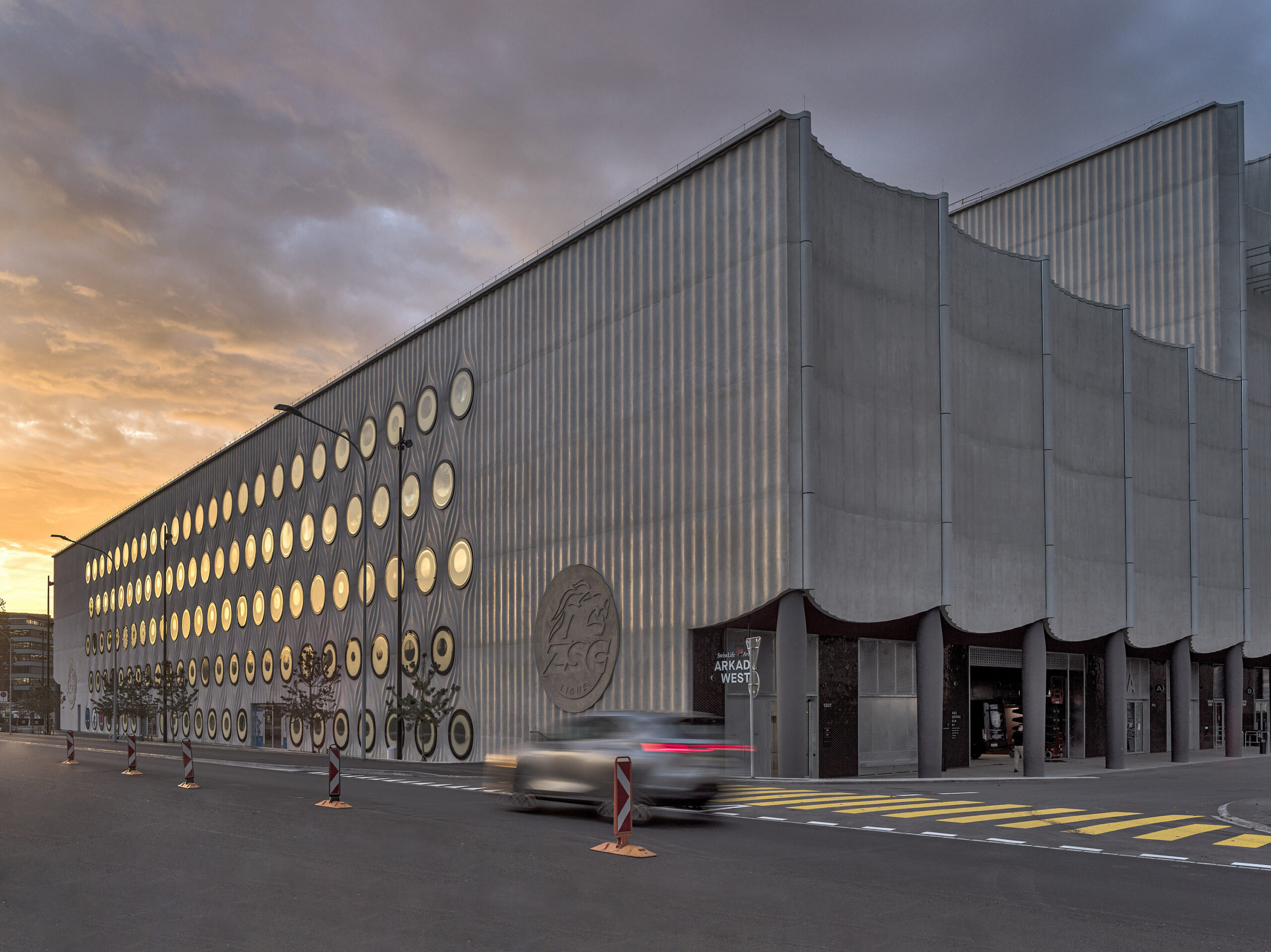 "Sportliche" Türen mit Wärmedämmung und Brandschutz