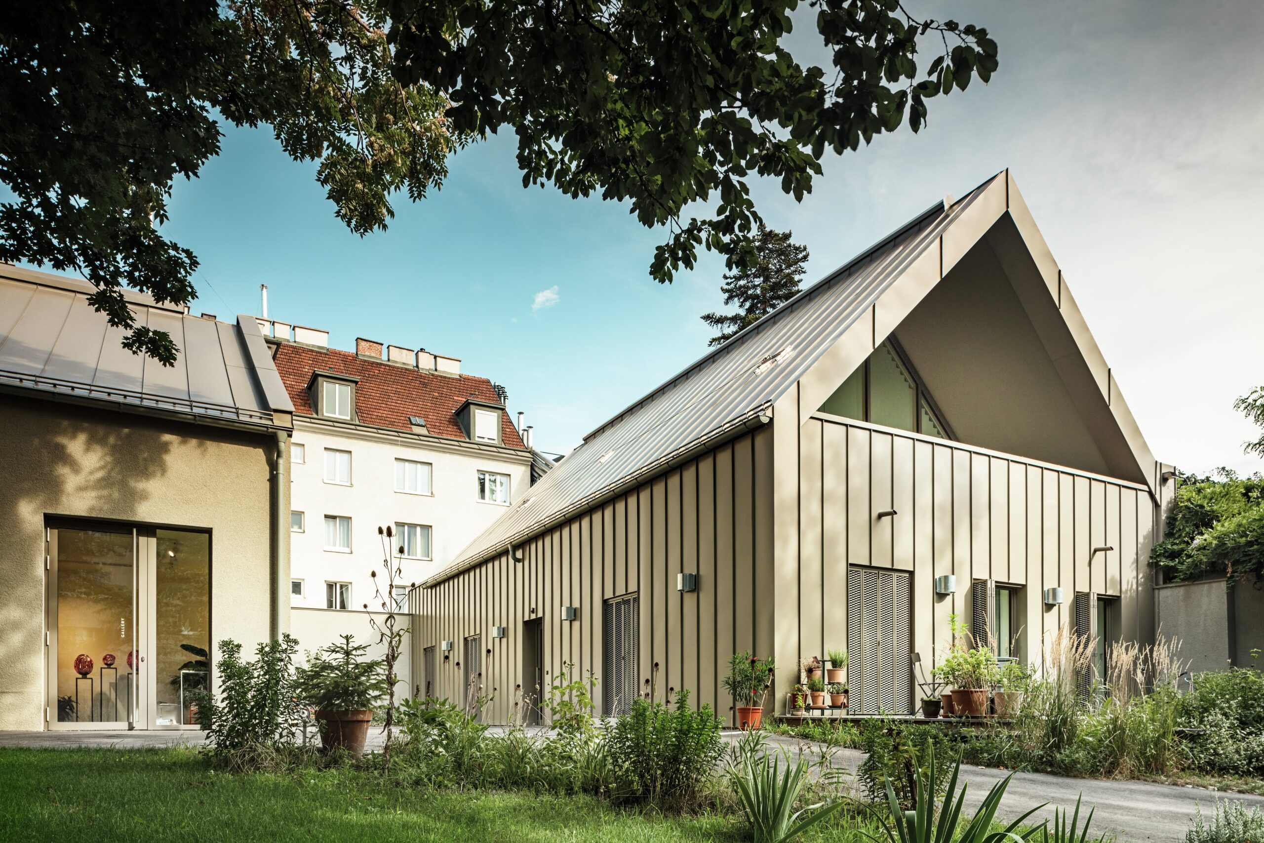 Glasbläserei mit moderner Aluminiumhaut