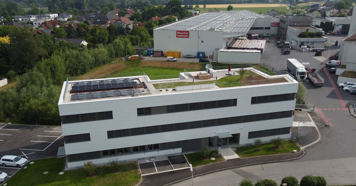 Neues grünes Bürogebäude