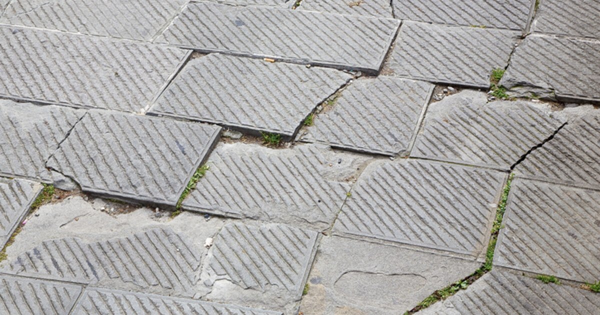 Baurecht: Schadenersatz für kaputte Steinplatten