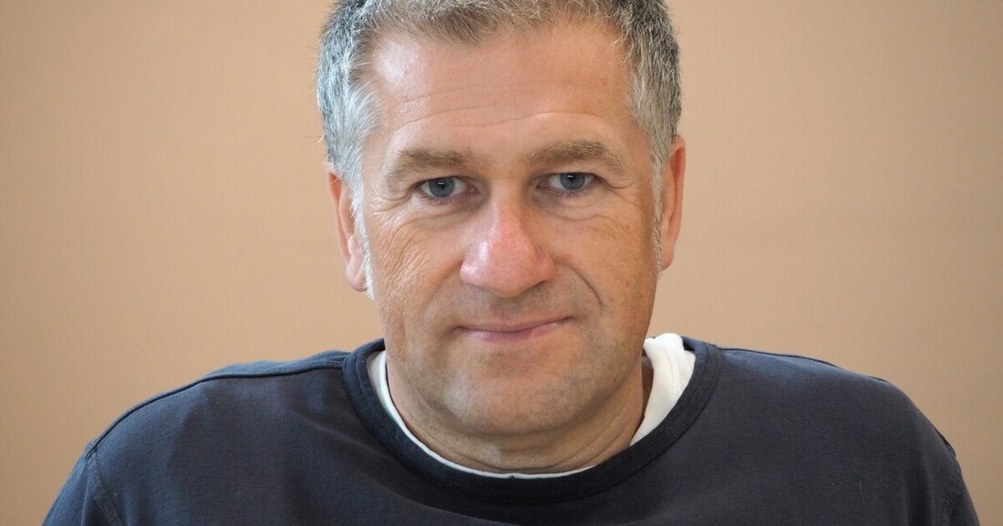 Der Filmemacher und Autor Reinhard Seiß übt Kritik an der Bau- und Immobilienwirtschaft.