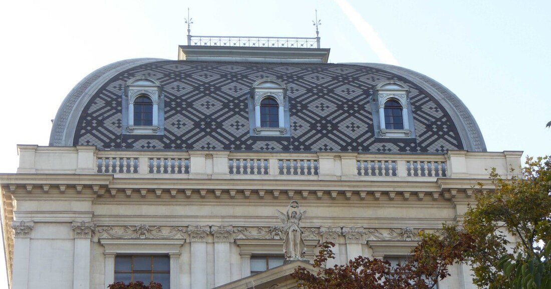 Das Team der Kunstspenglerei und Gürtlerei Ludwig Kyral baute die 16 historischen Gaupen der Uni Wien originalgetreu nach.
