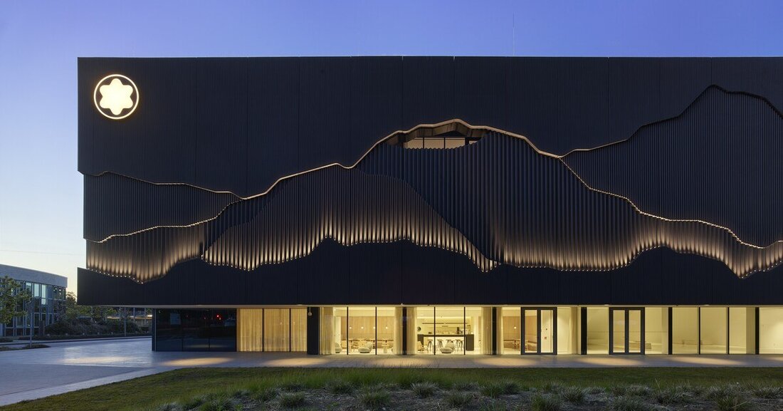 Hinter der dunklen Silhouette des neuen Montblanc Hauses verbirgt sich eine Structural-Glazing-Fassade.