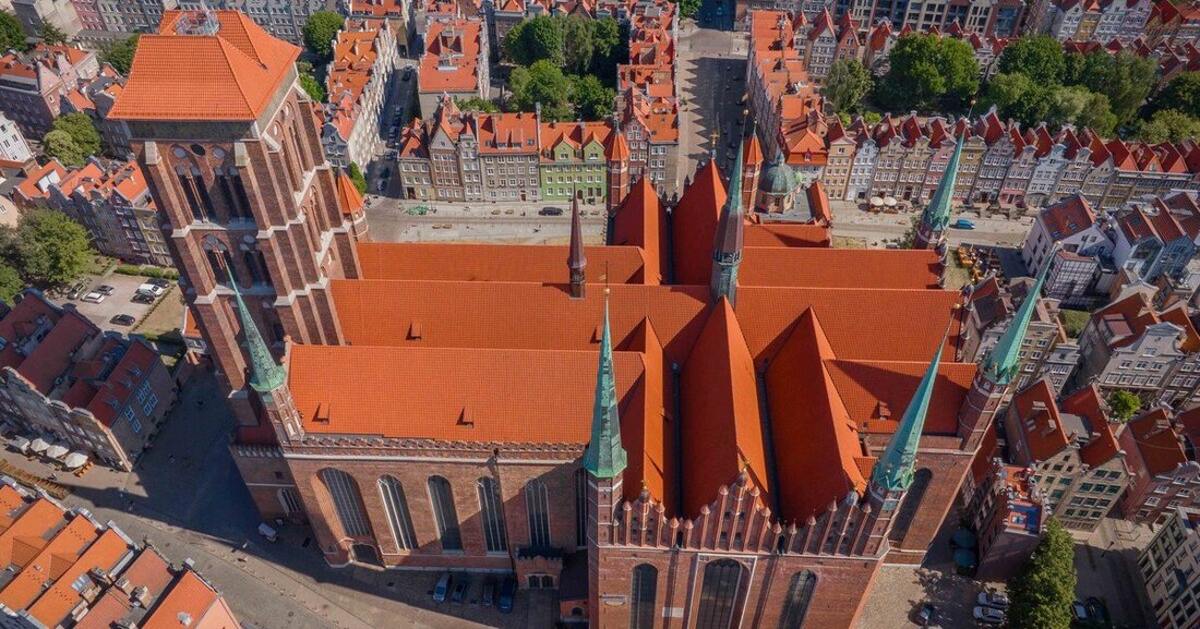 Kürzlich bekam die Kathedralbasilika der Himmelfahrt der Allerheiligsten Jungfrau Maria in Danzig ein neues Dach.