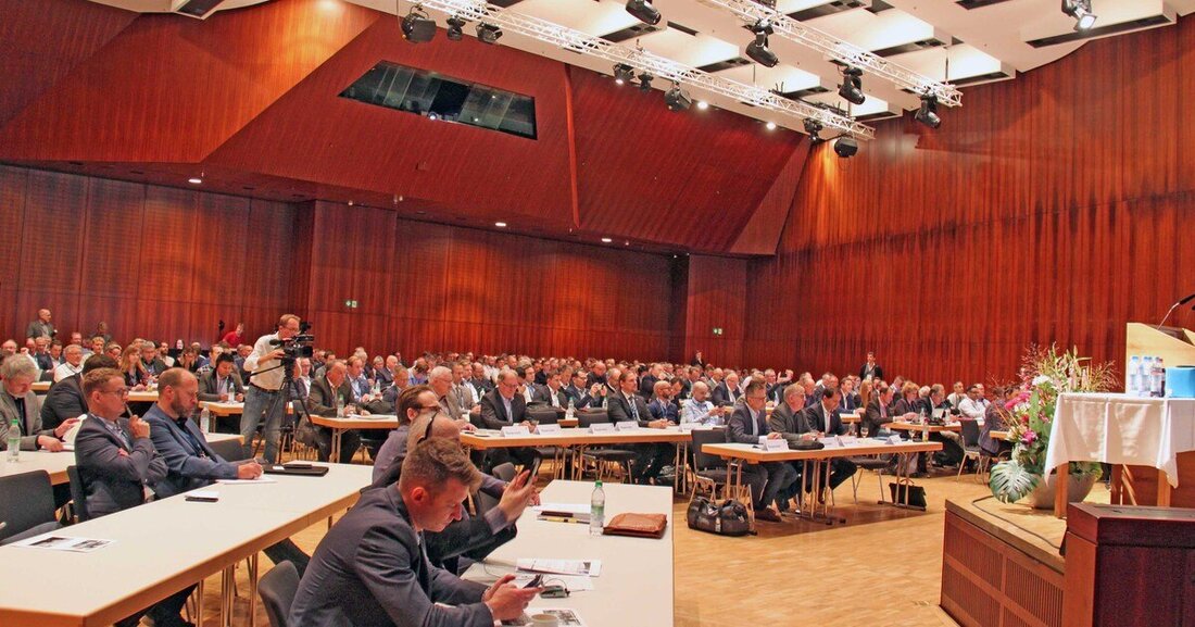 Das Vortragsprogramm beleuchtete die Themen Klimaschutz und Nachhaltigkeit in der Fenster- und Fassadenbranche.