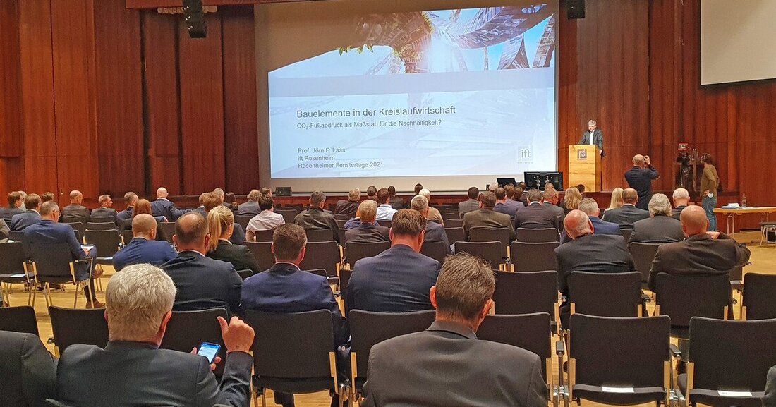 Die Referenten der Rosenheimer Fenstertage 2021 zeigten auf, was zu tun ist, um die Klimaziele zu erreichen.