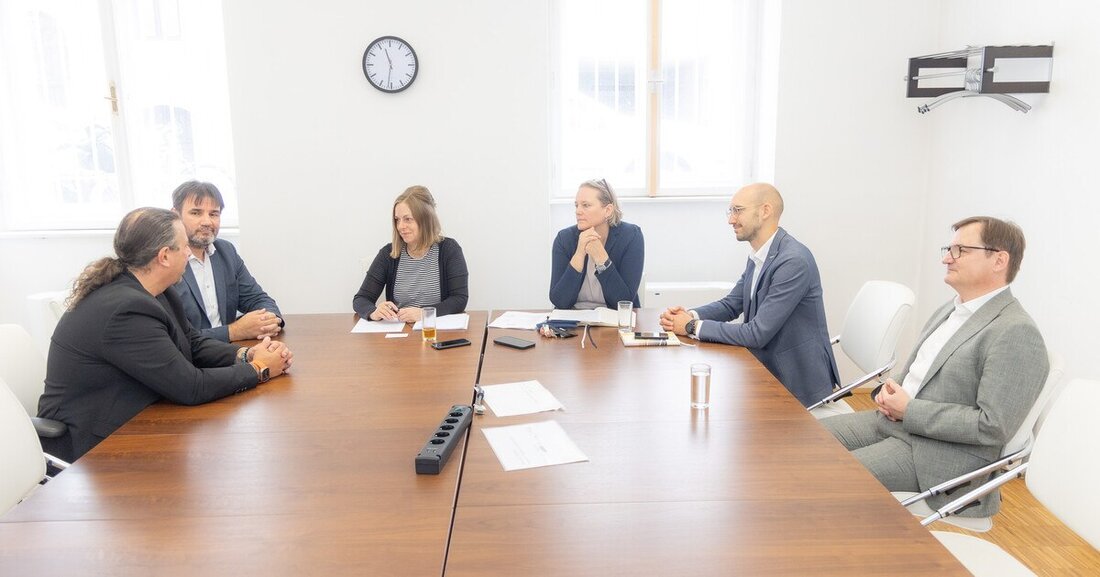 Branchenvertreter*innen diskutieren über Rechte, Pflichten, Probleme und Lösungen bei der Errichtung von PV-Anlagen.