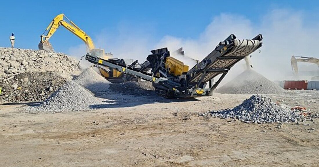 Der Linzer Hersteller Rubble Master liefert mobile Prallbrecher und Siebe nach Abu Dhabi.