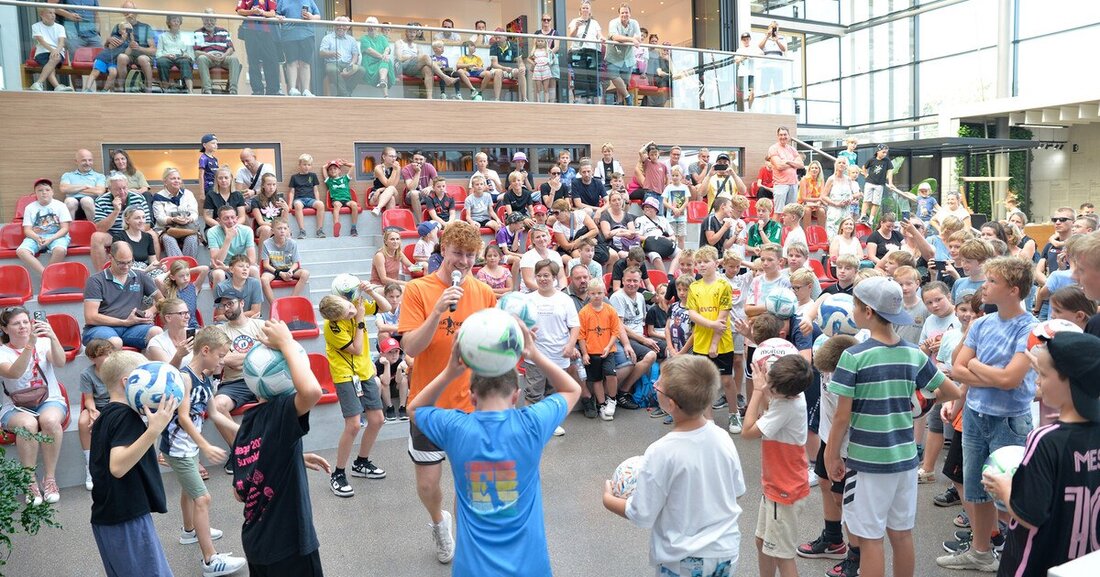 25.000 Gäste strömten auf den Firmen-Campus von Solarlux, um gemeinsam mit dem Fenster- und Fassadenspezialisten zu feiern.