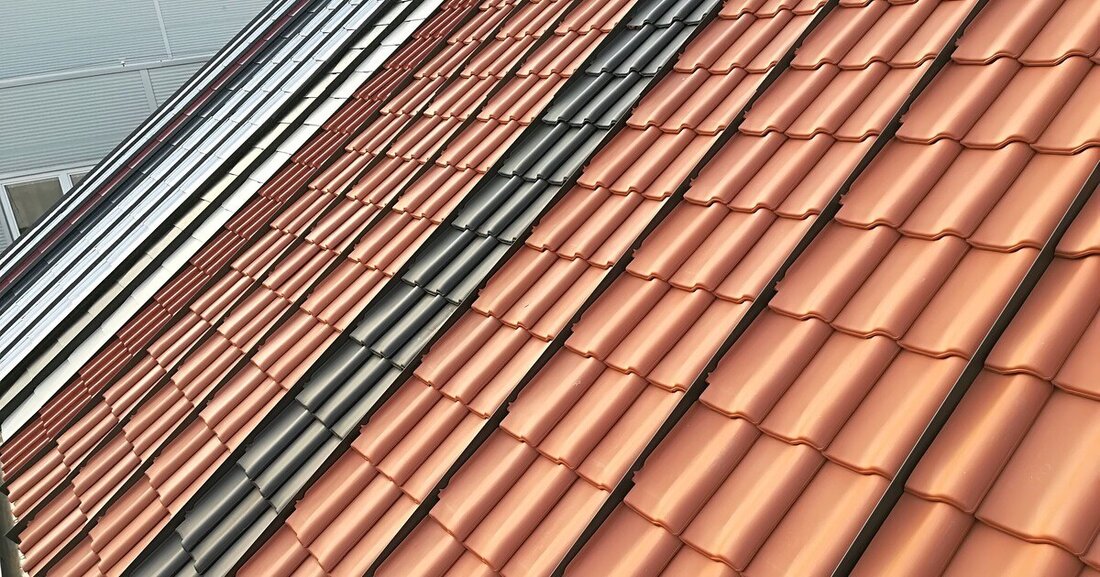 In ihrem vielfältigen Seminarprogramm bietet die Holzforschung Austria zwei Online-Veranstaltungen rund um Steil- und Flachdächer.