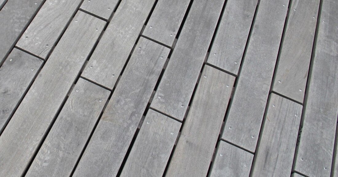 Das zweistündige Online-Praxisseminar "Terrassen aus Holz – kompakt" vermittelt Praxiswissen für die Terrassen-Planung.