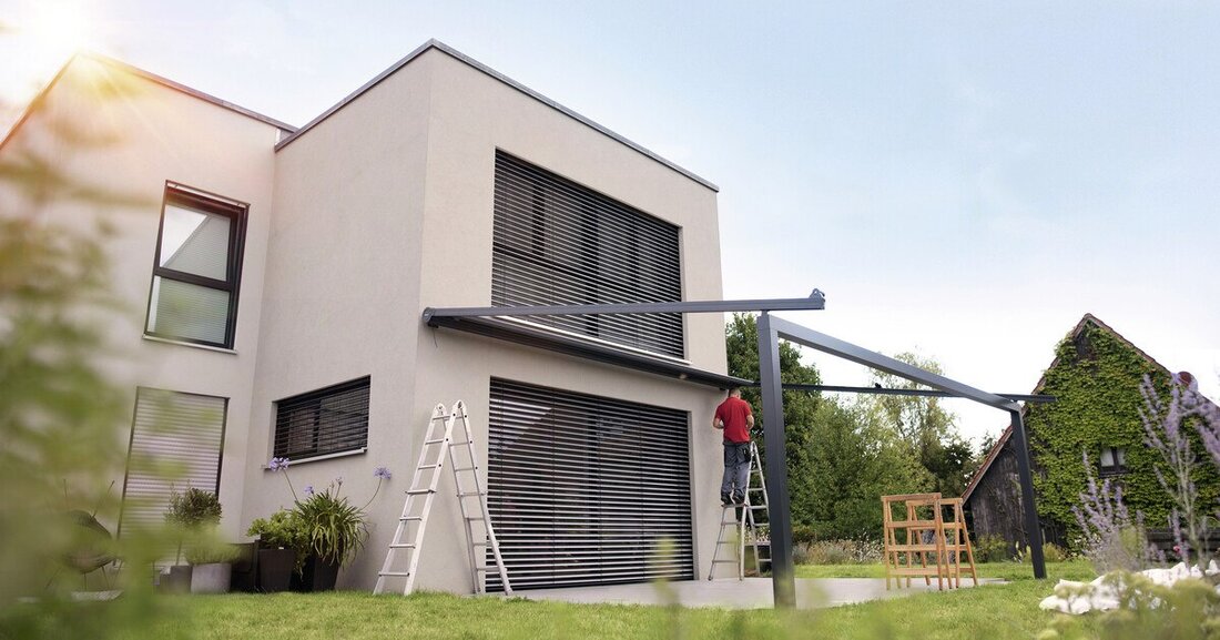 Dieser Praxistipp zeigt, wie einfach und flott die Montage einer Pergola-Markise ablaufen kann.
