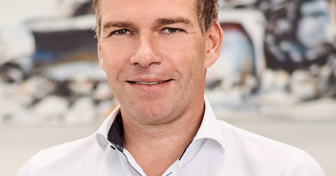 Wolfgang Rigo, Geschäftsführer des Baumaschinen-Generalimporteurs Huppenkothen, findet im Interview „Klare Worte“.