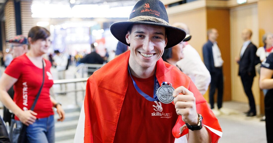Daniel Gaier konnte in der Berufspräsentation "Showcase Skills" der Spengler die Silbermedaille für Österreich holen.