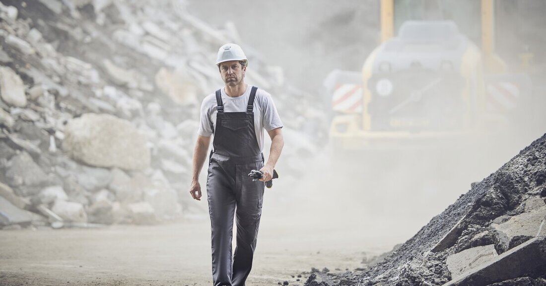 Beweglichkeit, Flexibilität, Sicherheit und noch mehr – die Sommerneuheiten der Arbeitsbekleidungshersteller.